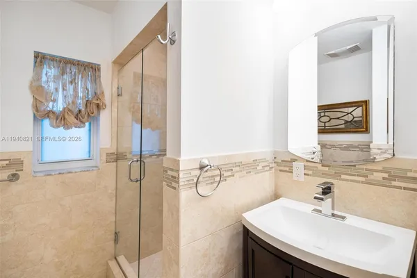 $8,000 | 648 Sevilla Avenue, Coral Gables, FL 33134