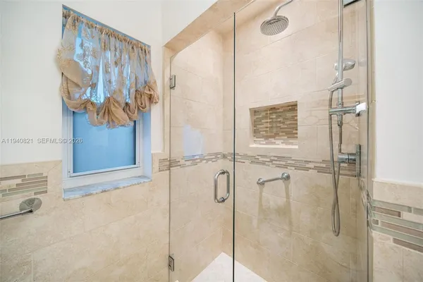 $8,000 | 648 Sevilla Avenue, Coral Gables, FL 33134