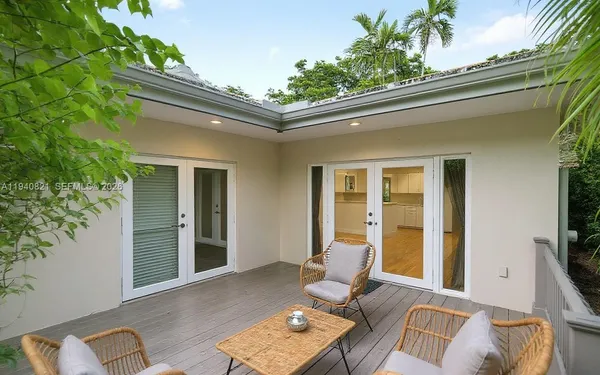 $8,000 | 648 Sevilla Avenue, Coral Gables, FL 33134