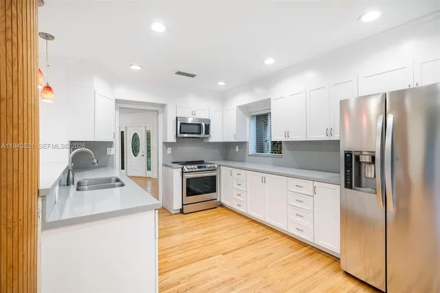 $8,000 | 648 Sevilla Avenue, Coral Gables, FL 33134