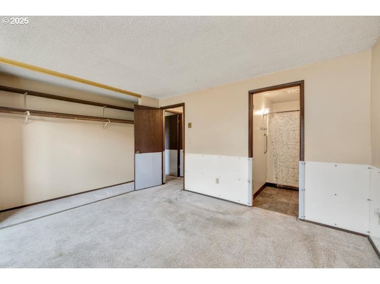 159 Southwest Florence Avenue Gresham, OR 97080 - Photo 12 of 24 a view of an empty room