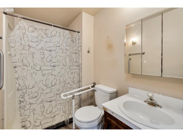 159 Southwest Florence Avenue Gresham, OR 97080 - Photo 13 of 24 a bathroom with a sink and a mirror