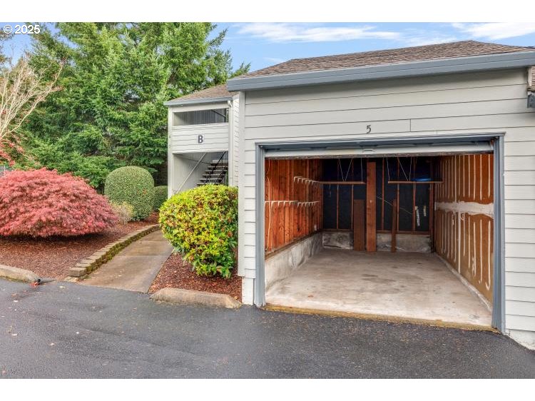159 Southwest Florence Avenue Gresham, OR 97080 - Photo 19 of 24 a view of outdoor space and yard