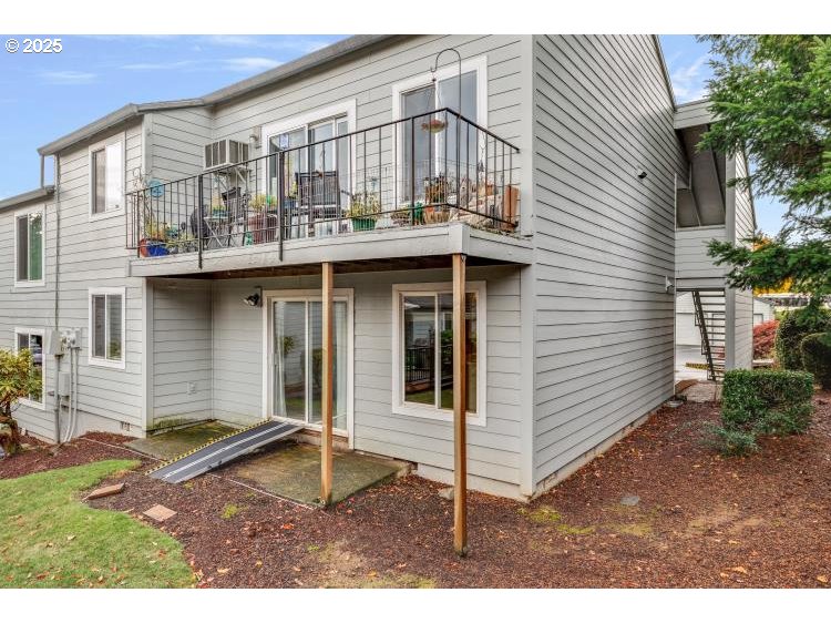 159 Southwest Florence Avenue Gresham, OR 97080 - Photo 20 of 24 a view of a house with backyard and garden