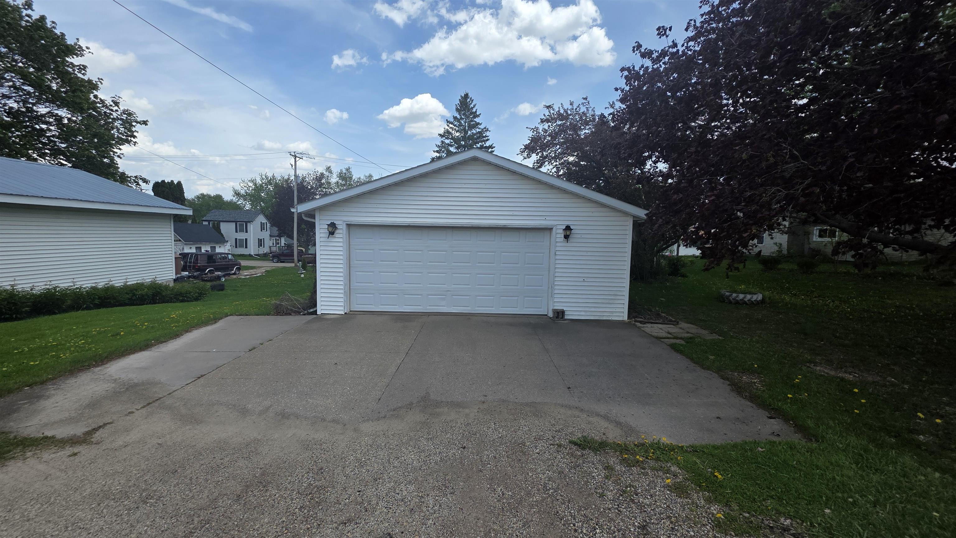 133 South Jackson Street Lancaster, WI 53813 - Photo 6 of 33