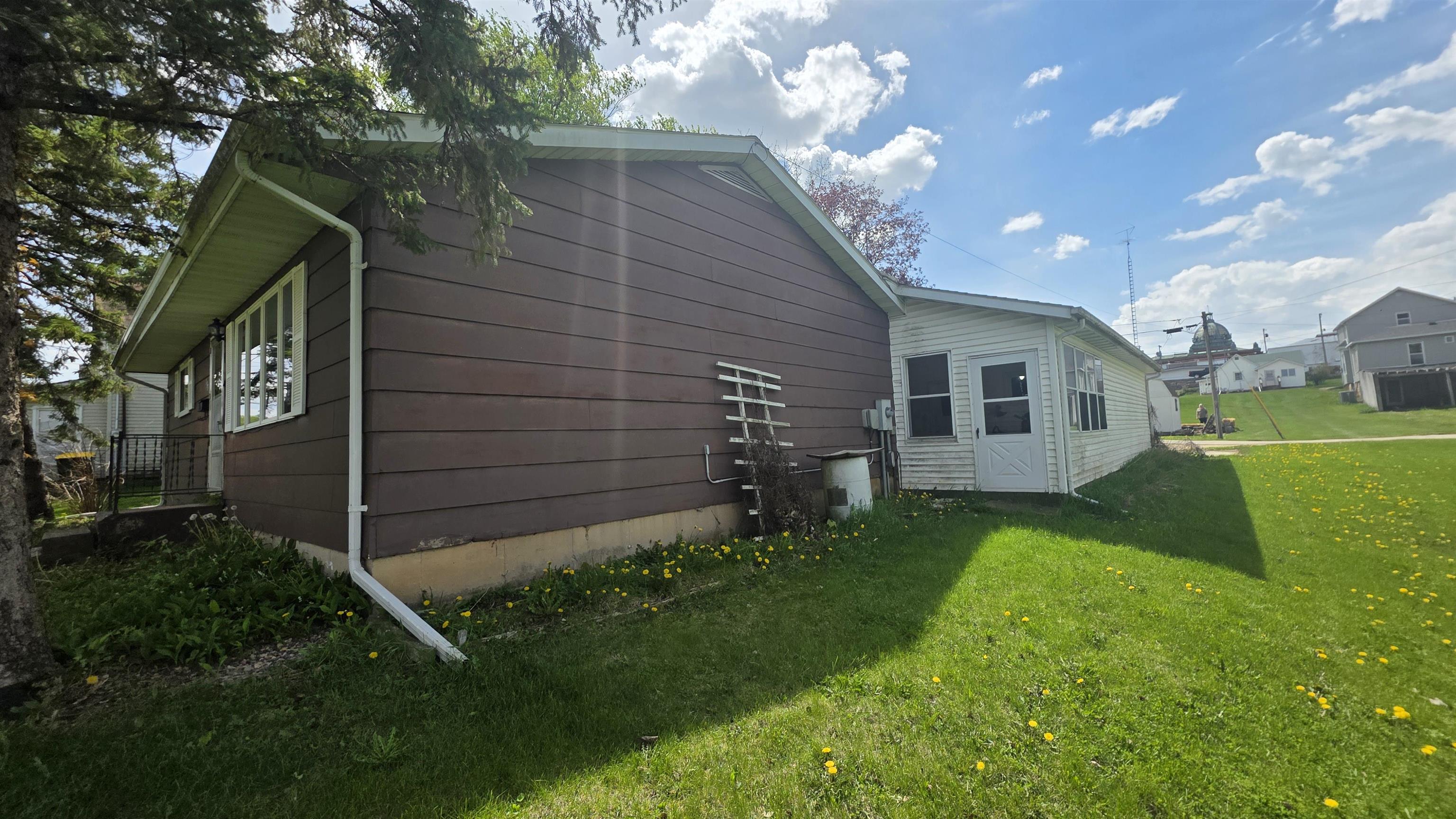 133 South Jackson Street Lancaster, WI 53813 - Photo 8 of 33