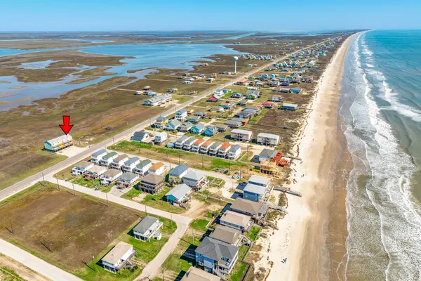 $349,900 | 919 Bluewater Highway, Surfside Beach, TX 77541