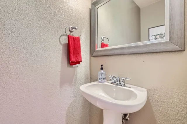 $2,700 | 10205 Garbacz Drive, Unit 210, Austin, TX 78748