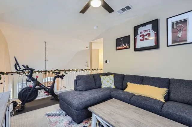 $2,700 | 10205 Garbacz Drive, Unit 210, Austin, TX 78748