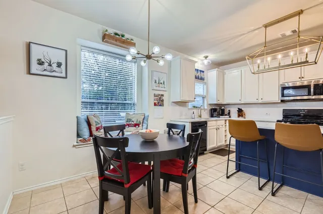 $2,700 | 10205 Garbacz Drive, Unit 210, Austin, TX 78748