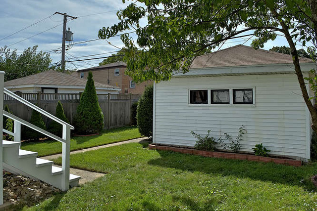 2140 Dobson Street Evanston, IL 60202 - Photo 16 of 17