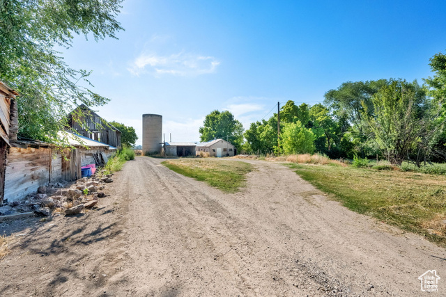 1632 South Main Street Springville, UT 84663 - Photo 69 of 93 View of dirt / gravel road featuring a barn