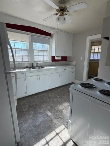 $1,495 | 1015 20th Street Northeast, Hickory, NC 28601