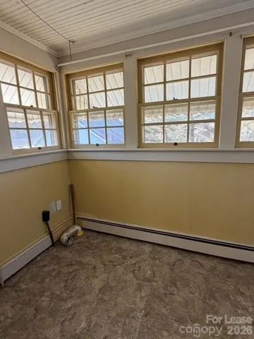 $1,495 | 1015 20th Street Northeast, Hickory, NC 28601