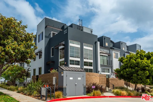 a view of multiple building