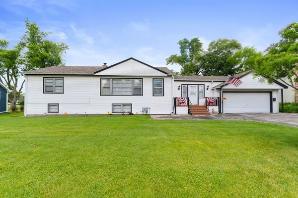 $469,900 | 6918 Parkside Avenue, Countryside, IL 60525