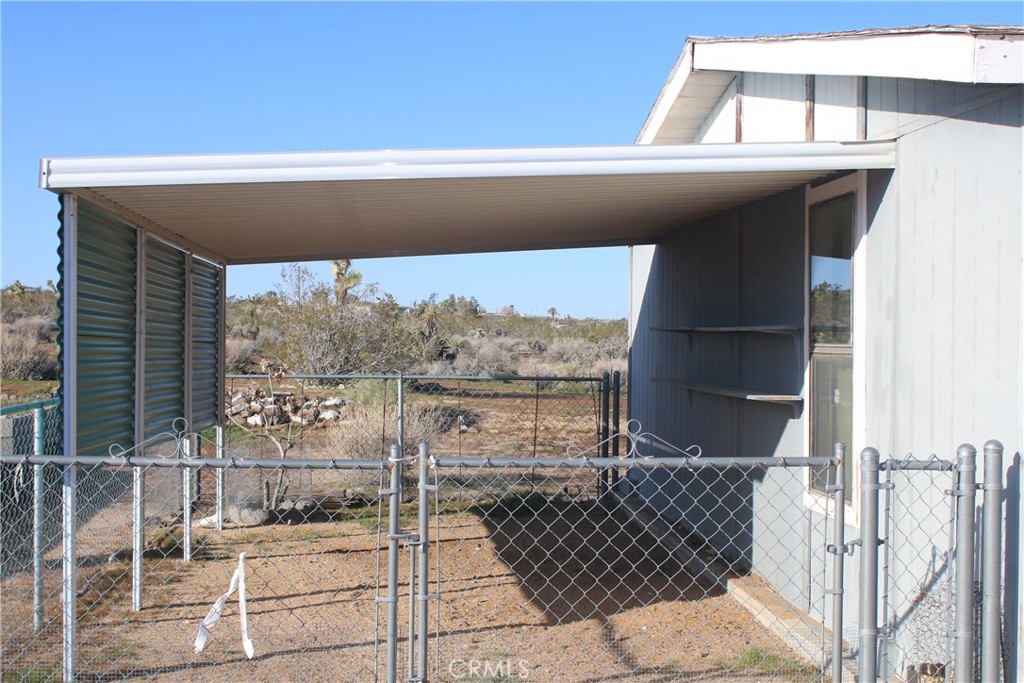 1147 Cherokee Trail Yucca Valley, CA 92284 - Photo 19 of 27 a view of a balcony with furniture