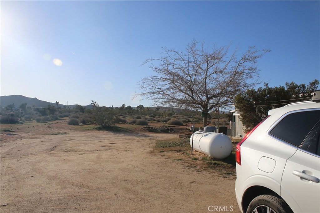 1147 Cherokee Trail Yucca Valley, CA 92284 - Photo 25 of 27 a backyard of a house with table and chairs