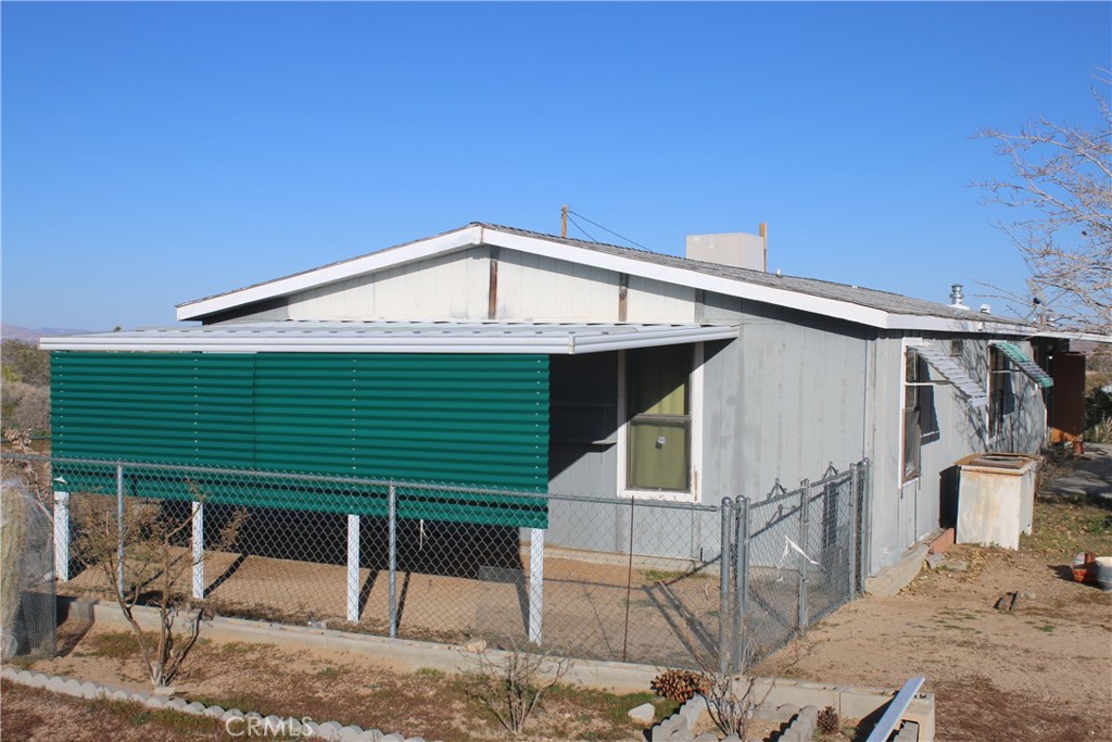 1147 Cherokee Trail Yucca Valley, CA 92284 - Photo 26 of 27 a front view of a house with garden