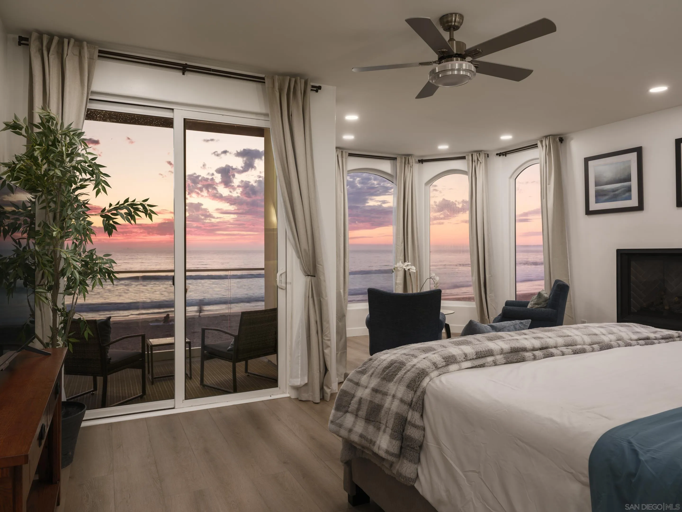 806 Ocean Lane Imperial Beach, CA 91932 - Photo 17 of 59 a bedroom with a large bed and a large window