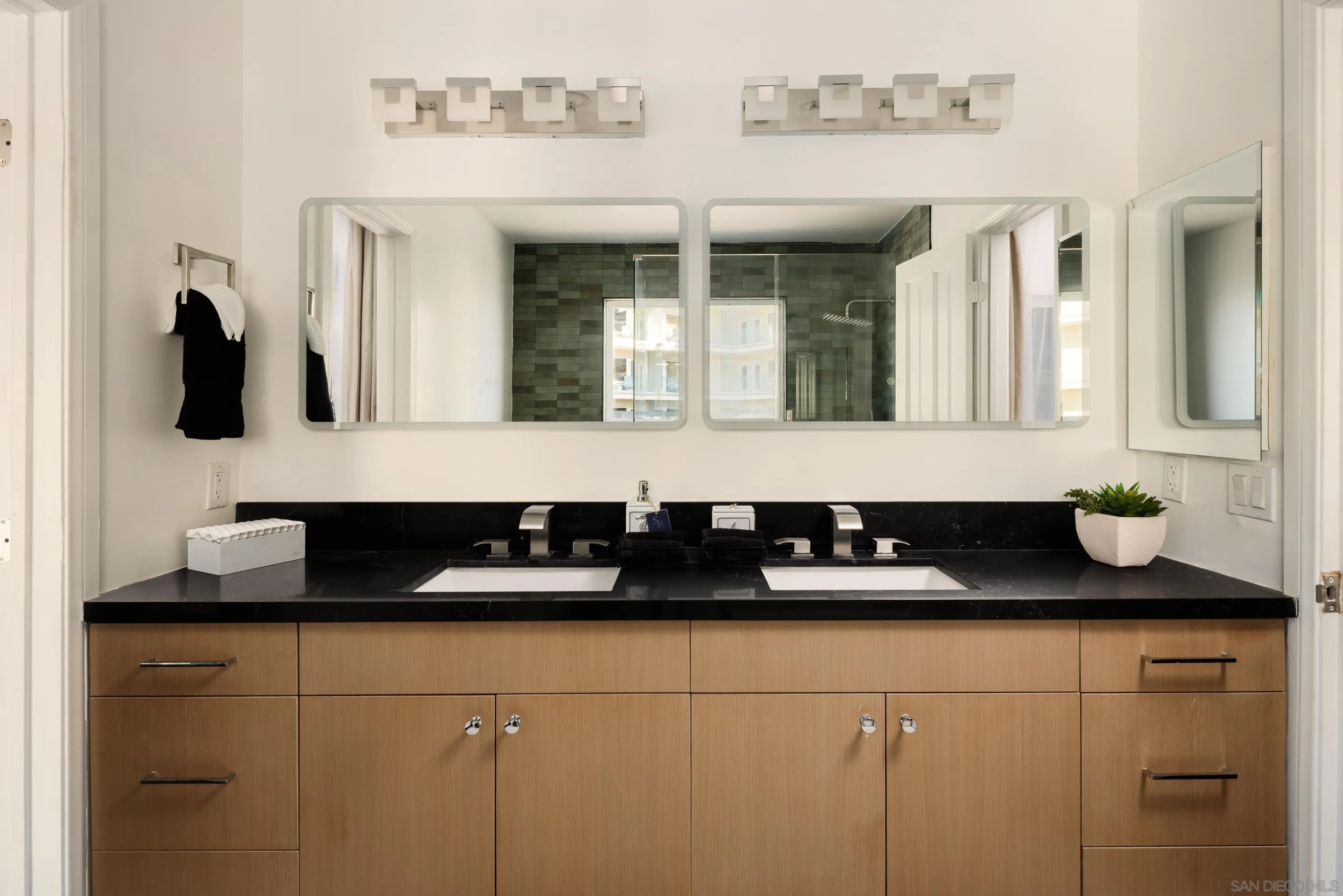 806 Ocean Lane Imperial Beach, CA 91932 - Photo 30 of 59 a view of a bathroom with a sink and mirror