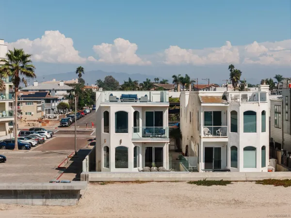 a view of a building with a lot of cars parked