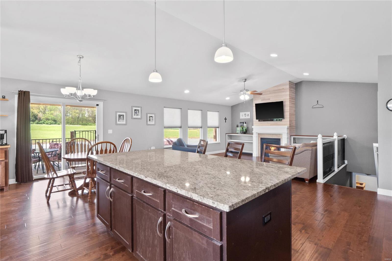 7085 Clayton Road Waterloo, IL 62298 - Photo 12 of 50