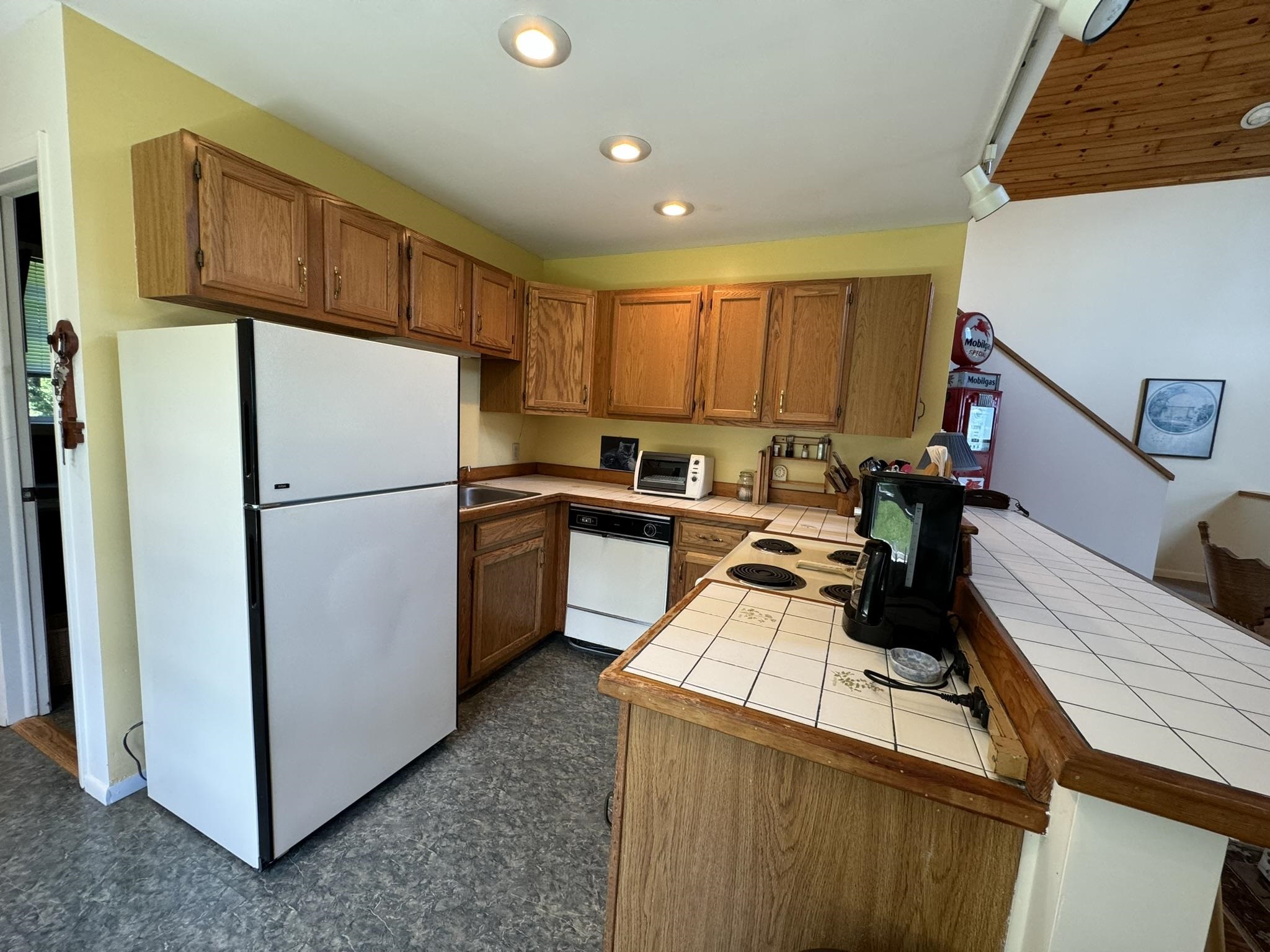532 Potter Hill Road Readsboro, VT 05350 - Photo 6 of 40