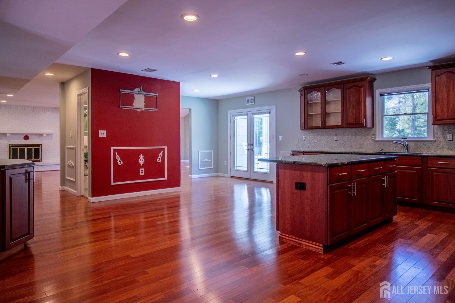 142 Monmouth Road Monroe Township, NJ 08831 - Photo 5 of 37