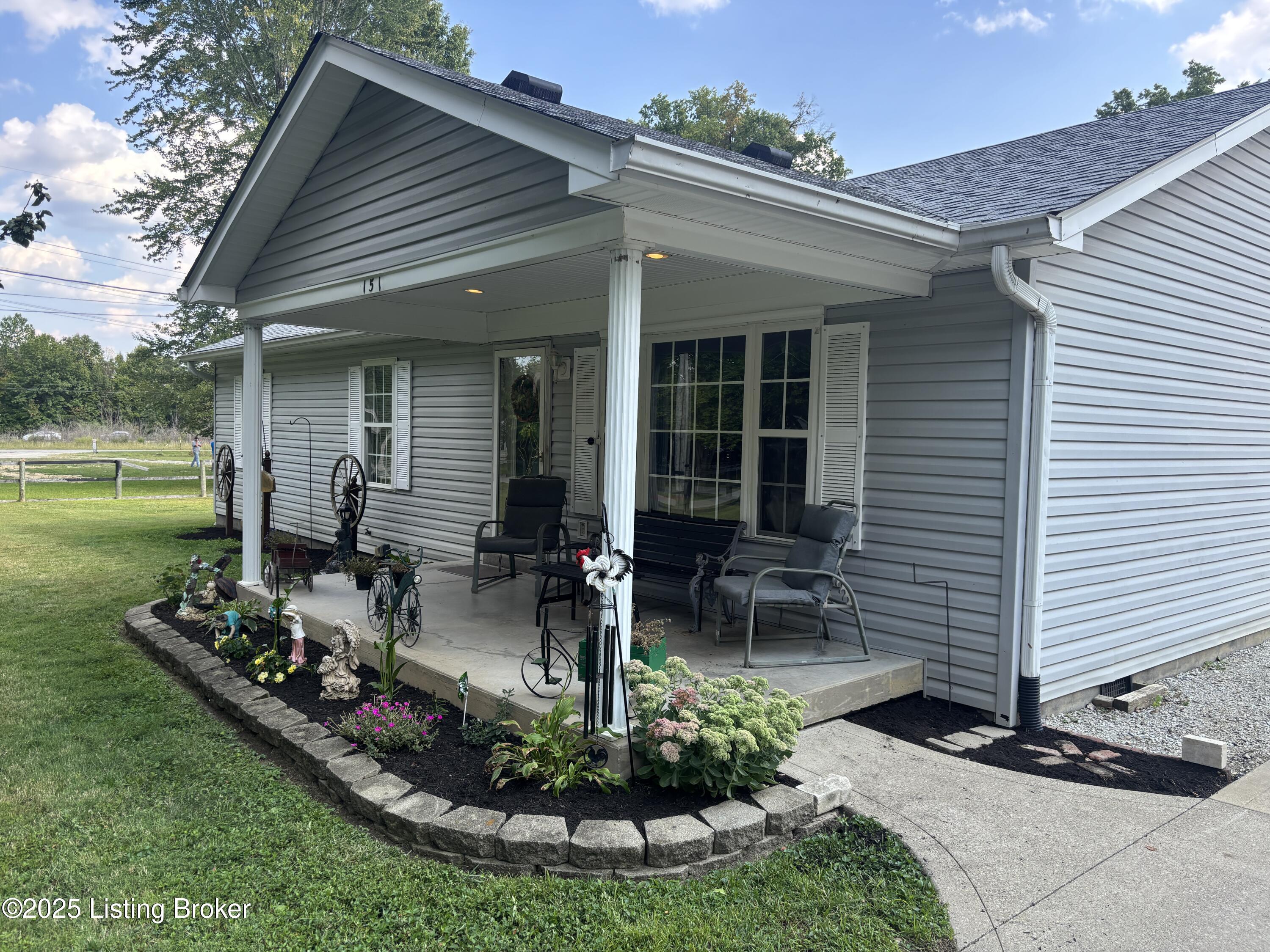 151 County Line Road Louisville, KY 40229 - Photo 4 of 82 1-5