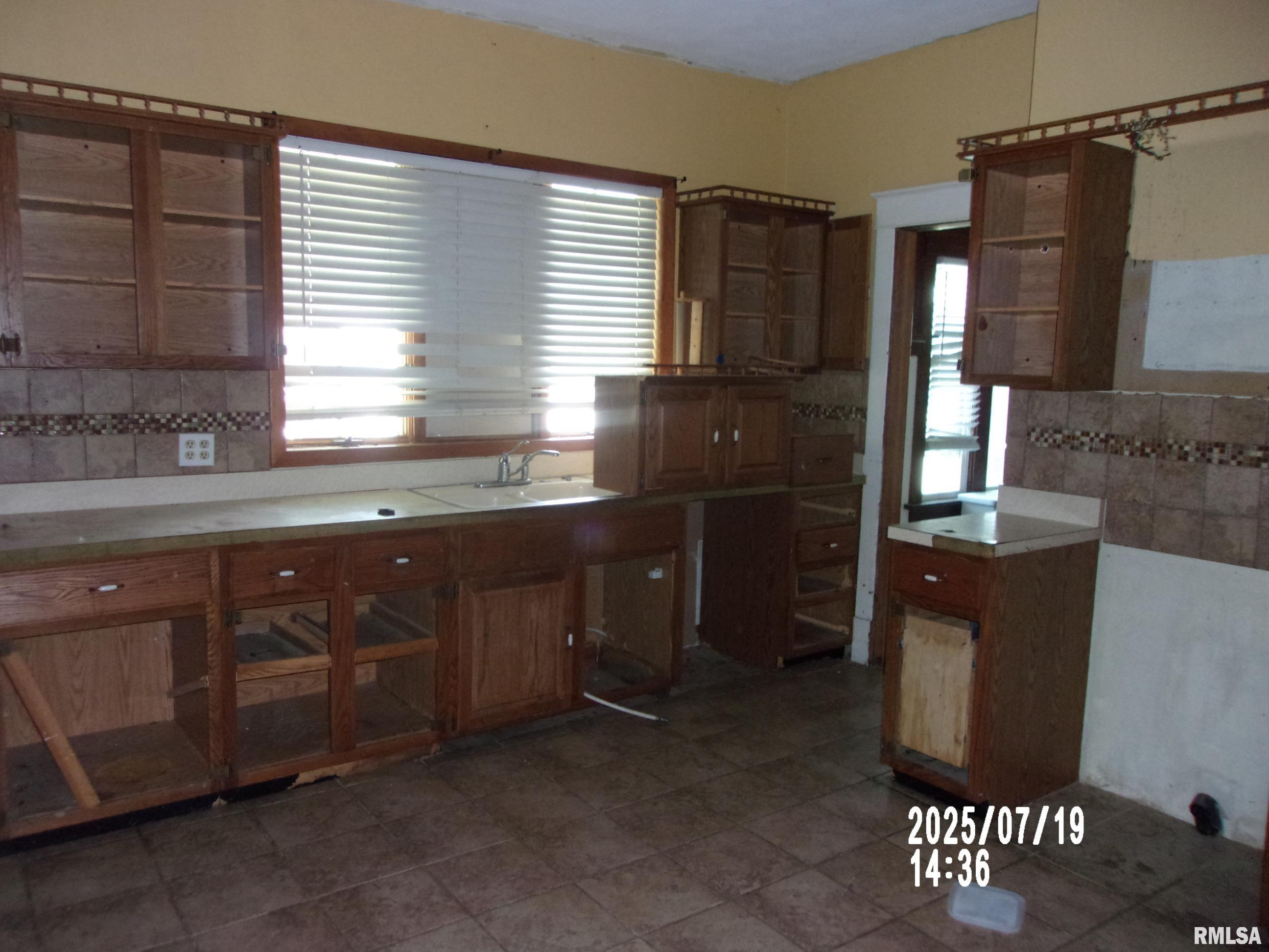 201 West State Street Astoria, IL 61501 - Photo 4 of 11