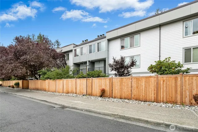 $320,000 | 13717 Linden Avenue North, Unit 313, Seattle, WA 98133
