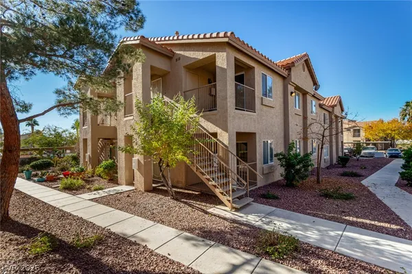 $1,999 | 2110 Los Feliz Street, Unit 2015, Las Vegas, NV 89156