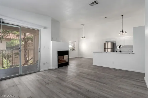 $1,999 | 2110 Los Feliz Street, Unit 2015, Las Vegas, NV 89156