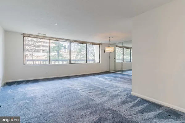 $2,050 | 3709 South George Mason Drive, Unit 115, Falls Church, VA 22041