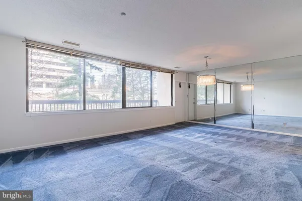 $2,050 | 3709 South George Mason Drive, Unit 115, Falls Church, VA 22041