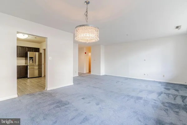 $2,050 | 3709 South George Mason Drive, Unit 115, Falls Church, VA 22041