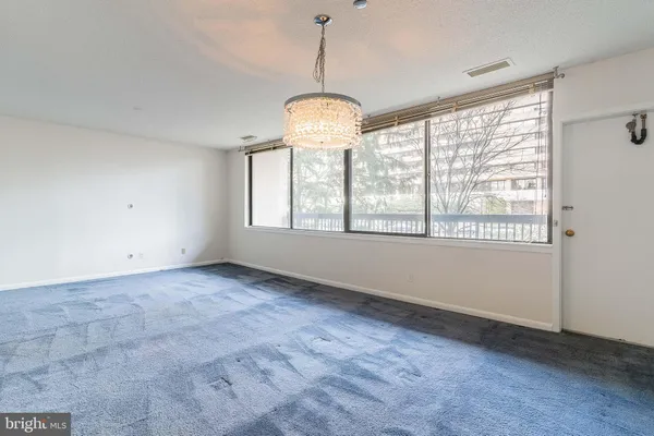 $2,050 | 3709 South George Mason Drive, Unit 115, Falls Church, VA 22041