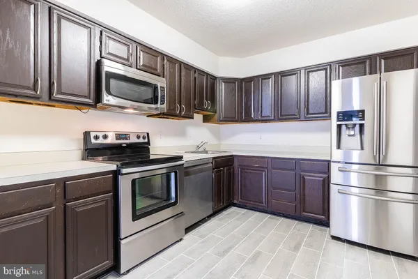 $2,050 | 3709 South George Mason Drive, Unit 115, Falls Church, VA 22041