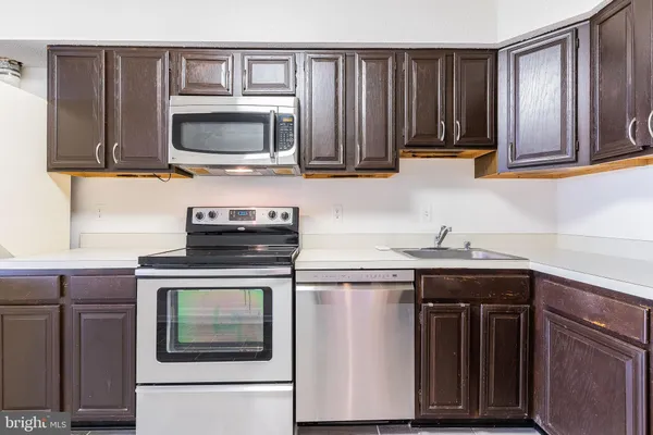 $2,050 | 3709 South George Mason Drive, Unit 115, Falls Church, VA 22041