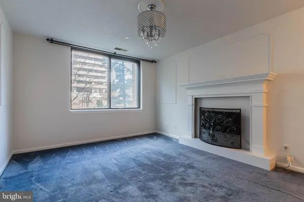 $2,050 | 3709 South George Mason Drive, Unit 115, Falls Church, VA 22041