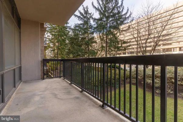 $2,050 | 3709 South George Mason Drive, Unit 115, Falls Church, VA 22041