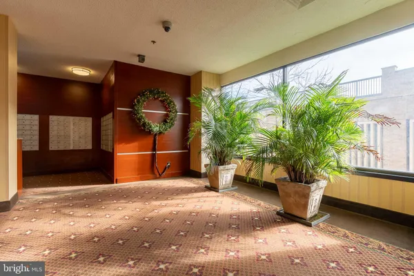 $2,050 | 3709 South George Mason Drive, Unit 115, Falls Church, VA 22041