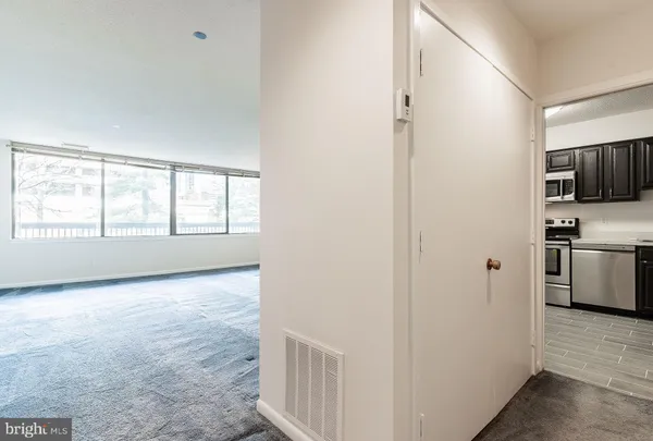 $2,050 | 3709 South George Mason Drive, Unit 115, Falls Church, VA 22041