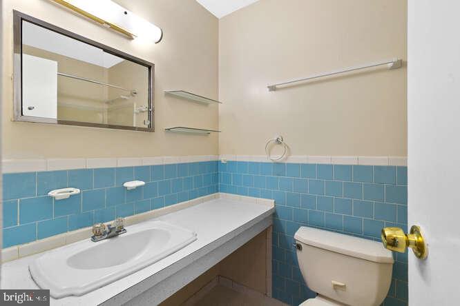 3834 Bel Pre Road, Unit 10 Silver Spring, MD 20906 - Photo 22 of 29 Bathroom