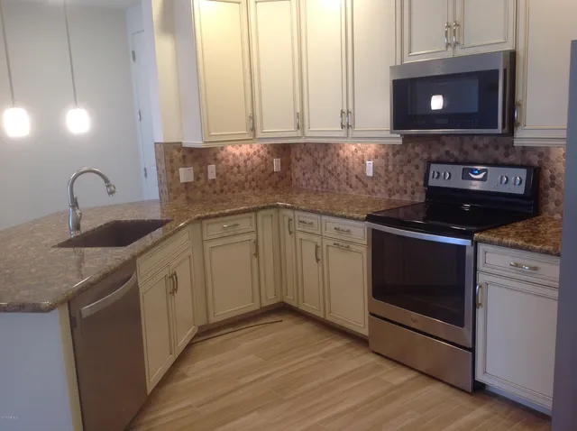 $1,895 | 2511 West Queen Creek Road, Unit 155, Chandler, AZ 85248