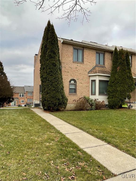 a view of a yard in front of a house