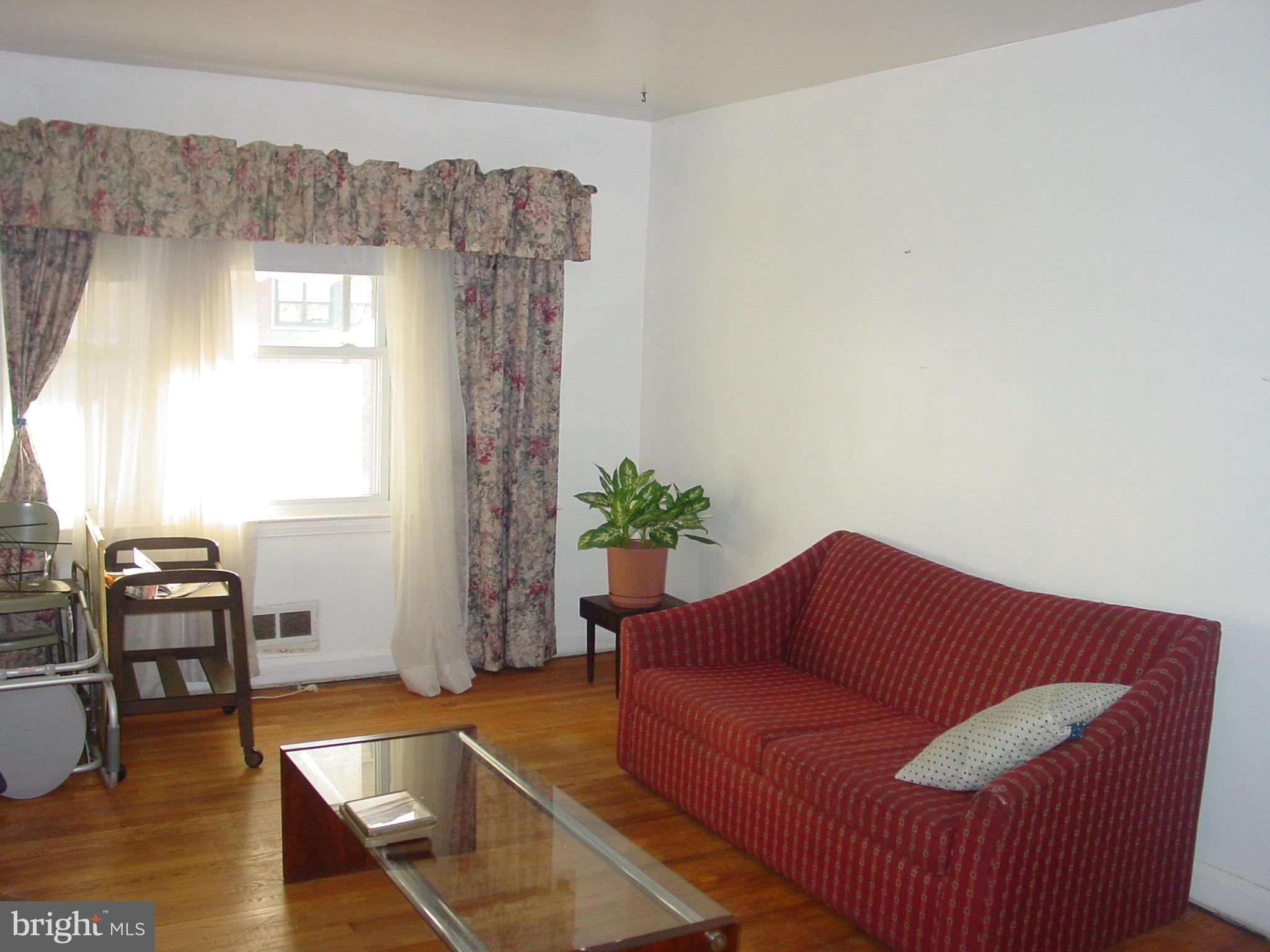 1504 Winford Road Baltimore, MD 21239 - Photo 5 of 14 Living Room