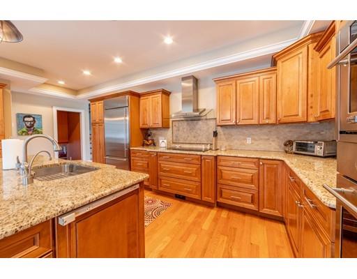 18 Shelby Road Reading, MA 01867 - Photo 4 of 26 Gallery Image 4