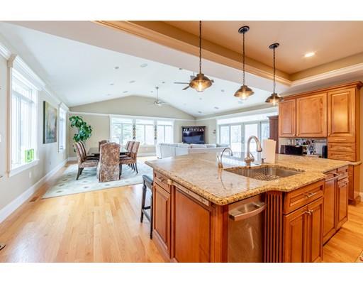 18 Shelby Road Reading, MA 01867 - Photo 6 of 26 Gallery Image 6
